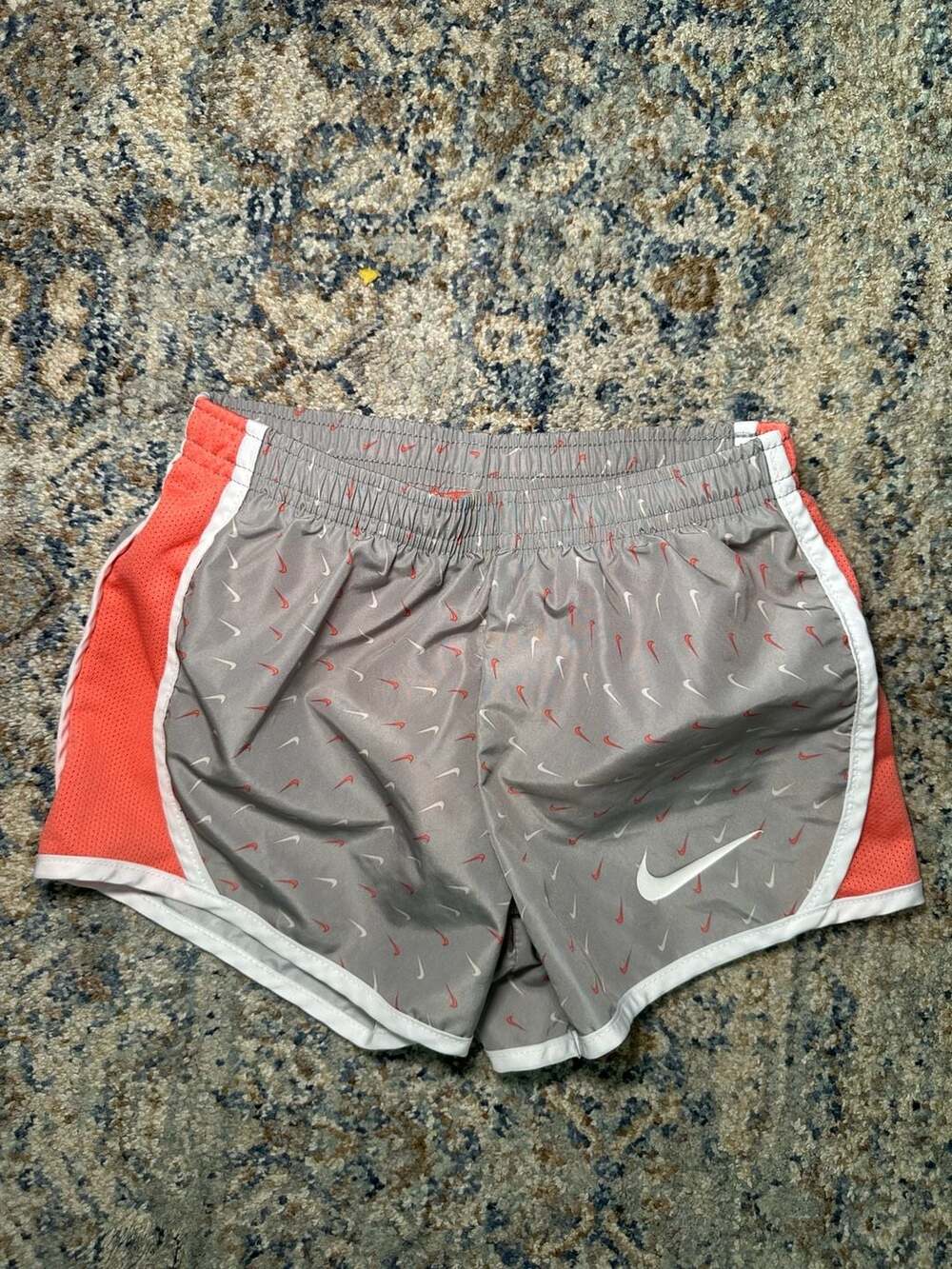 Nike Girls Dri-FIT Tempo Microfiber Printed Running Shorts Size 6 Youth Grey Pin